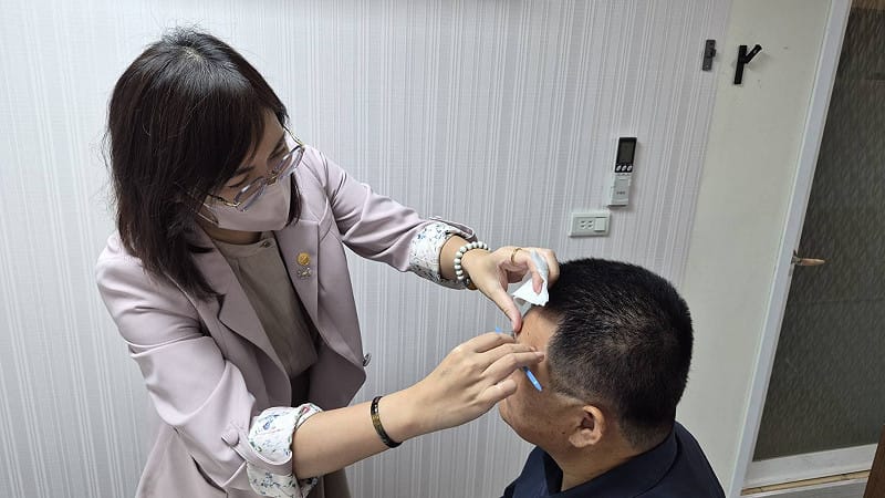 專業老師提供美學諮詢服務。&nbsp;&nbsp;&nbsp;圖：薛兆基競辦／提供