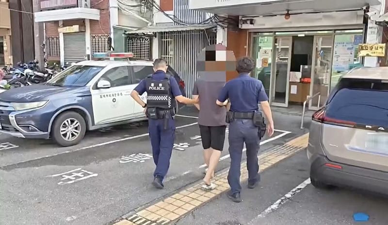 高雄鳥松騎士闖紅燈拒檢 警查獲喪屍煙彈移送偵辦