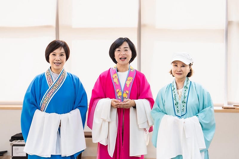 蘇巧慧體驗一日歌仔戲學徒 與許秀年、唐美雲宣傳「三重中秋戲曲之夜」