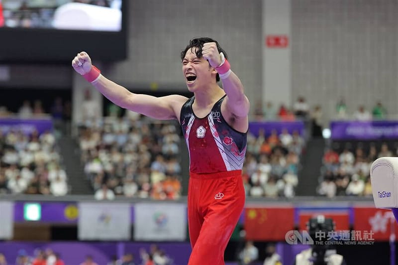 2026愛知名古屋亞運23日進行競技體操男子團體決賽，台灣好手蕭佑然（圖）在鞍馬項目拿下13.400的高分，完成後情緒振奮。中央社記者翁睿坤名古屋攝　115年9月23日&nbsp;&nbsp;&nbsp;