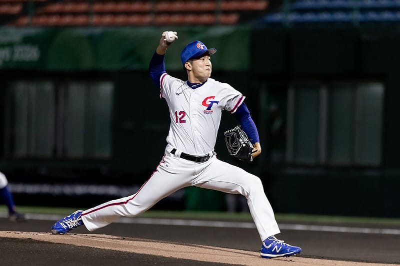 名古屋亞運棒球項目預賽23日晚間由台灣與香港隊交手，台灣先發投手郭子銓（圖）主投6局僅被敲2支安打，飆出10次三振無失分，助隊以11比0、7局提前搶勝。（中華民國棒球協會提供）中央社記者蘇志畬傳真　115年9月23日&nbsp;&nbsp;&nbsp;