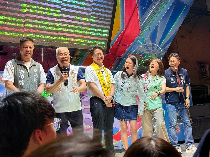 「洋流」對上萬安!中庄仔福德宮廟方挺沈伯洋 當面酸蔣萬安「選舉到了才來」