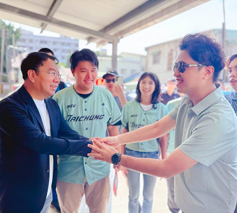 沈伯洋到台中首站 新系議員熱烈歡迎 謝志忠:芒果熱血迎接