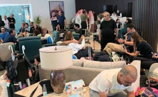 (影) 杜拜航空驚傳劫機! 乘客、機組聯手壓制兇嫌 以防長:疑企圖讓客機墜毀