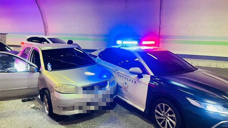屏警鳴3槍壓制拒攔檢毒嫌　同車通緝犯也遭送辦