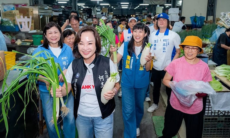 從早到晚鐵人掃街行程 柯志恩回歸陸戰深入基層市場