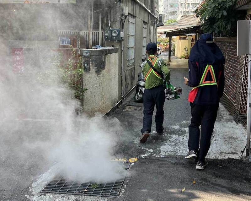 彰化防登革熱噴藥出包！濃煙灌店家全家狂咳「1人送醫」
