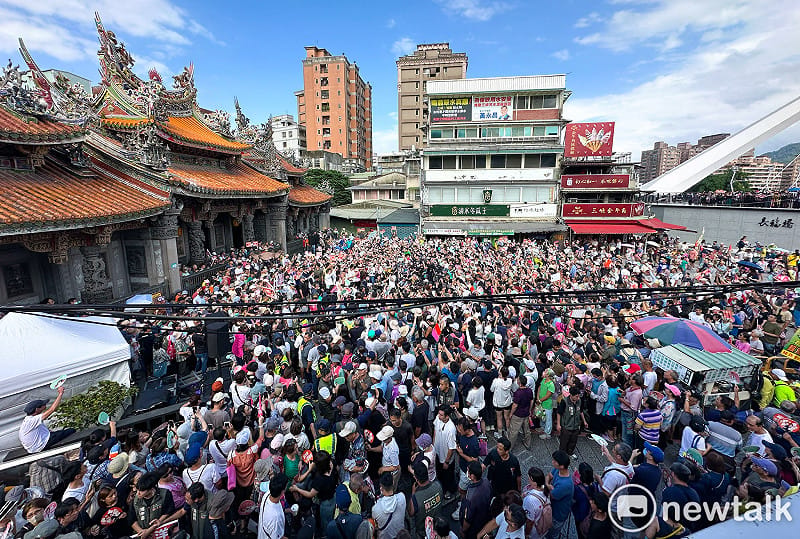 支持者擠爆三峽祖師廟前廣場。&nbsp;&nbsp;&nbsp;圖：張良一/攝