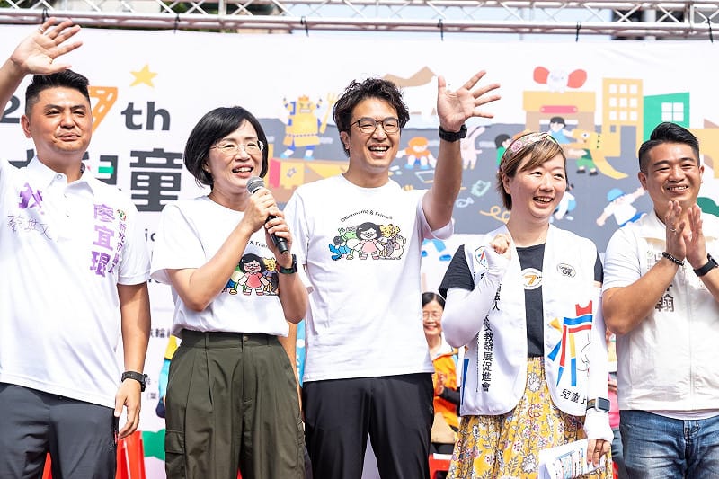 「瘋北大」湧萬人！蘇巧慧、沈伯洋合體喊話　打造雙北親子友善城市