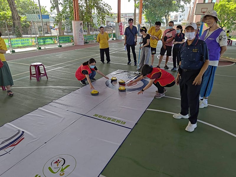 臺南市身心障礙體育運動總會攜手基督教虹橋傳道會舉辦「115年臺南市虹橋盃身心障礙者暨弱勢家庭親子趣味競賽」，透過趣味競技與同理心體驗，不僅促進親子與家庭間的溫暖互動，更展現身障朋友自信揮灑的生命活力。&nbsp;&nbsp;&nbsp;圖：黃博郎／攝