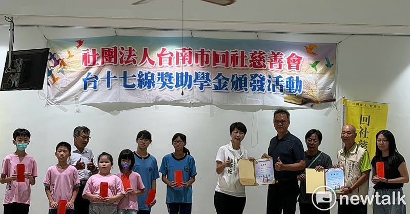 一份獎助、一份希望 回社慈善會頒發獎助學金 公私攜手陪伴學童安心就學