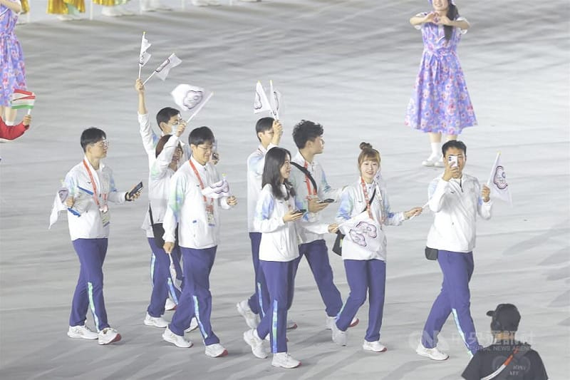 名古屋亞運落幕，台灣代表團總共進帳5金、17銀、33銅，4日晚間閉幕典禮上，代表團成員開心進場。中央社記者翁睿坤愛知攝　115年10月4日&nbsp;&nbsp;&nbsp;