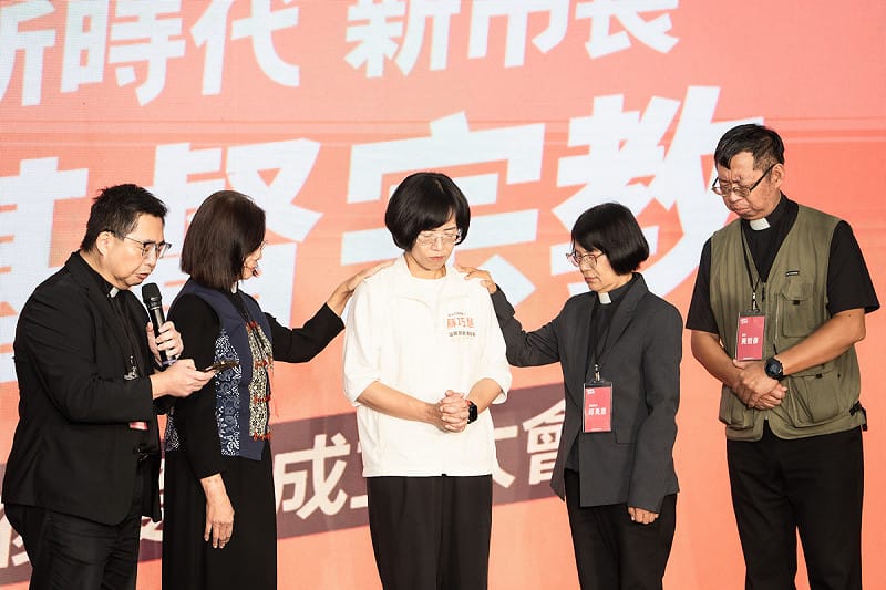 「蘇巧慧基督宗教後援會」由陳明輝牧師擔任後援會總會長，黃政道長老、洪團樟國策顧問擔任副總會長，歐蜜．偉浪牧師也為蘇巧慧獻上祝福，最後，由彭志鴻牧師、黃哲彥牧師、張碩恩牧師等人為蘇巧慧祝福祈禱。&nbsp;&nbsp;&nbsp;圖：蘇巧慧競總提供