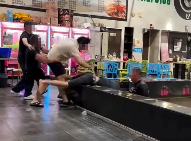 林口釣蝦場大亂鬥!抽菸被檢舉竟3打1圍毆 警依3罪嫌送辦