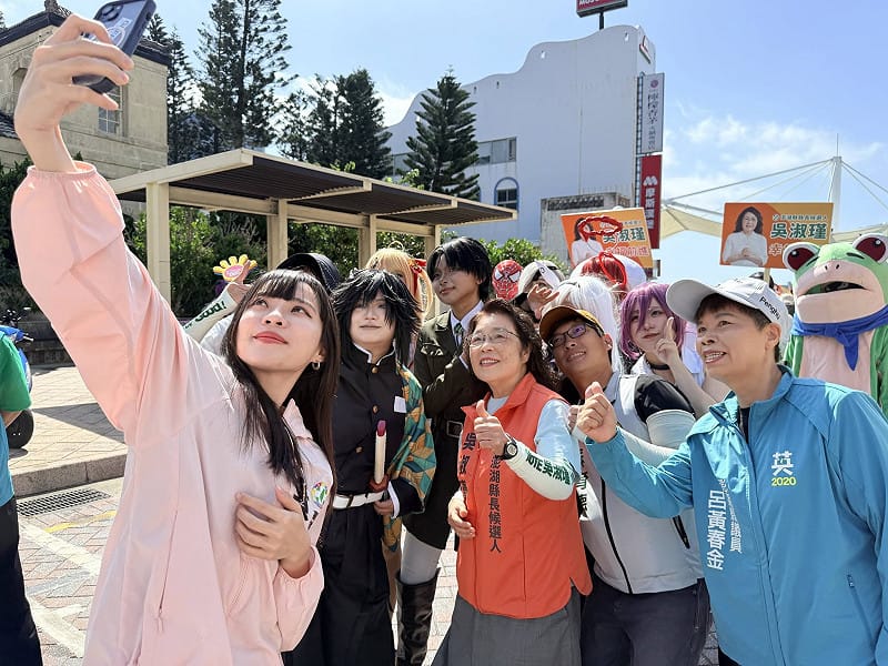 綠營女力跨海相挺!黃捷跨海助選吳淑瑾 Coser掃街喊辦澎湖國際動漫祭