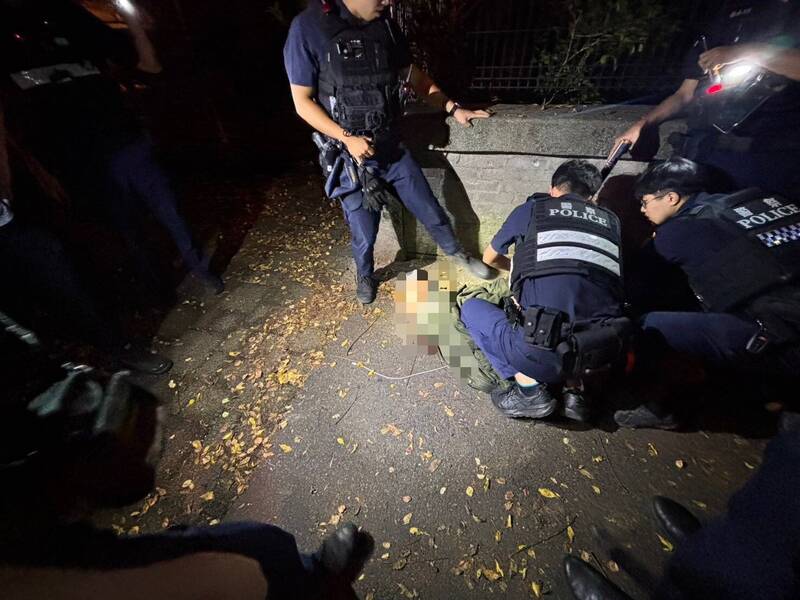 宜蘭男隨身帶「武器庫」！吸毒後持刀叫囂 警壓制查扣4刀1剪1槌