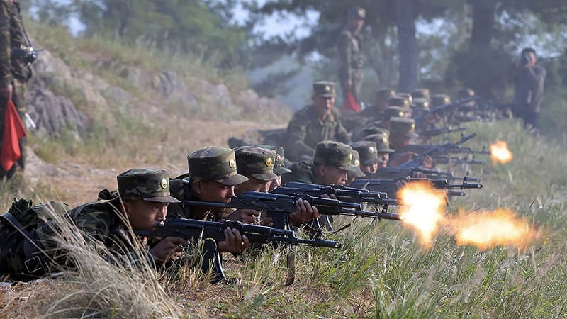 這起外交風波首先源於北韓軍戰俘問題。烏克蘭總統澤連斯基 9 月 23 日在紐約出席聯合國大會期間發表演說，公開透露俄烏戰爭中被俘的 2 名北韓士兵已移交韓國。 圖:翻攝自X @nexta_tv