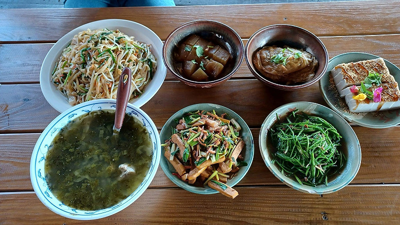 美濃客家庄提供傳統客家美食。&nbsp;&nbsp;&nbsp;圖：美濃客家庄教學農場／提供