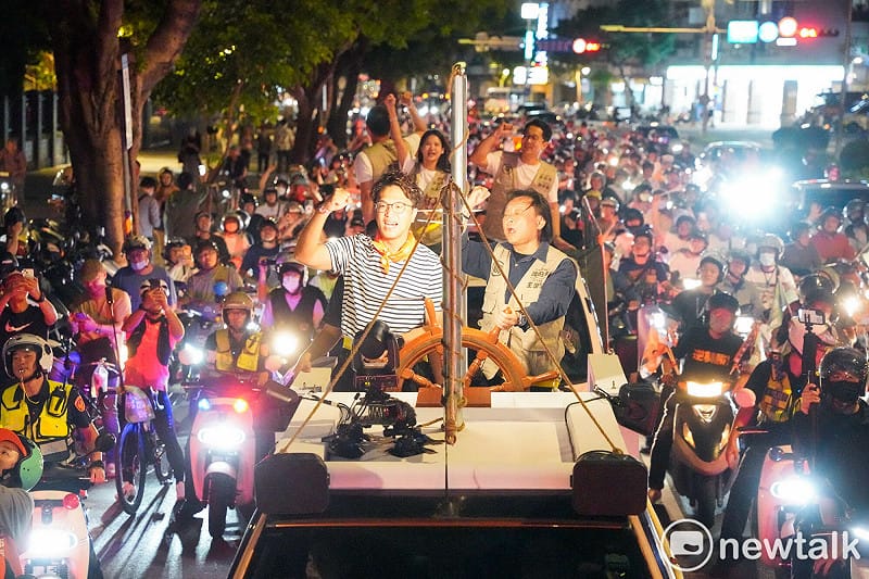 民進黨台北市長參選人沈伯洋今首次進行車掃，與立委王世堅一起。&nbsp;&nbsp;&nbsp;圖：張良一 / 攝