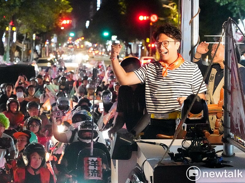 民進黨台北市長參選人沈伯洋今首次進行車掃，與立委王世堅一起。&nbsp;&nbsp;&nbsp;圖：張良一 / 攝