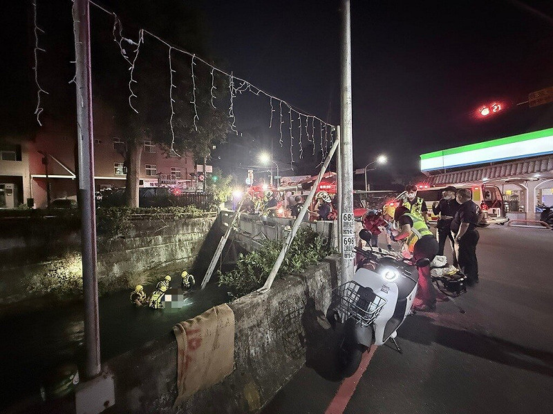 台中豐原騎士掉落角潭路圳溝 送醫不治