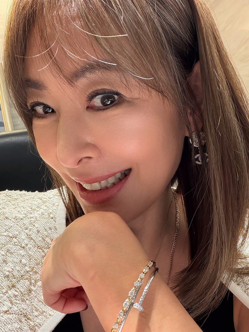 賈永婕今天戴的手環則是Cartier。&nbsp;&nbsp;&nbsp;圖：翻攝賈永婕臉書粉專