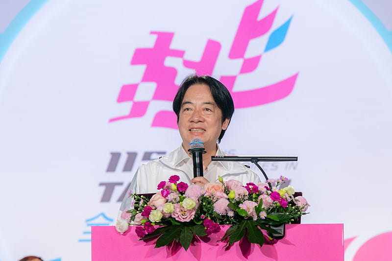 總統賴清德出席115年全民運動會開幕典禮，表示本屆賽事選手年齡橫跨6歲至88歲，展現全民參與、運動不分年齡的精神。&nbsp;&nbsp;&nbsp;圖：桃園市政府提供