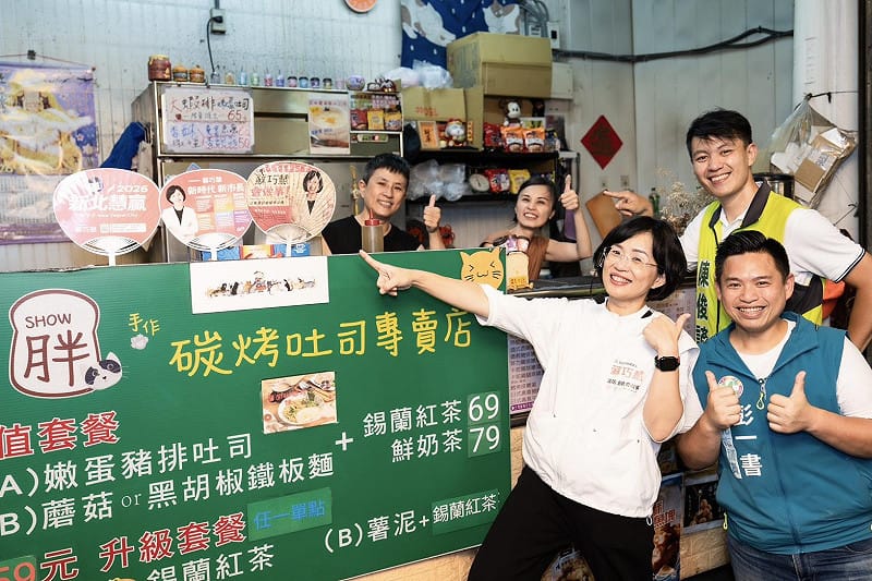 有攤商當面感謝蘇巧慧過去的幫助，興奮高喊「樹林出市長」！氣氛極為熱鬧。&nbsp;&nbsp;&nbsp;圖：蘇巧慧競總提供