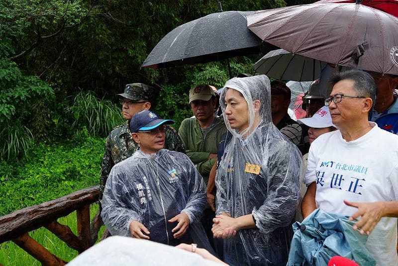 蔣萬安前往金瑞治水園區,視察多功能滯洪池及溢流緊急疏散避難機制。 圖:台北市政府提供 蔣萬安前往金瑞治水園區,視察多功能滯洪池及溢流緊急疏散避難機制。 圖:台北市政府提供