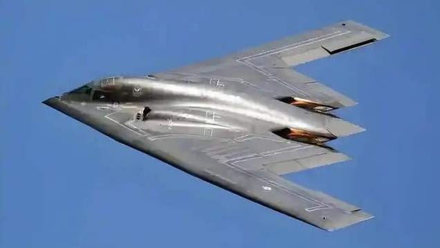 專家認為，解放軍已在「攻擊-11 」攻擊型無人機上實現對飛翼飛控的目標，並透過殲-20 的量產克服了隱身零件的製造問題。&nbsp;&nbsp;&nbsp;圖：翻攝自 騰訊網 矚望雲霄