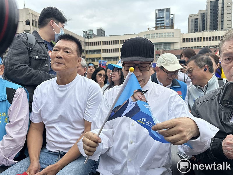 國民黨台北市長候選人蔣萬安競總成立，藝人蔡康永現身。&nbsp;&nbsp;&nbsp;圖：記者張良一攝