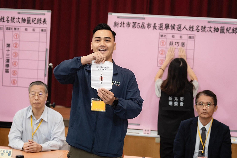 蘇巧慧選舉號次抽中1號 高喊「2026 一定慧贏」！