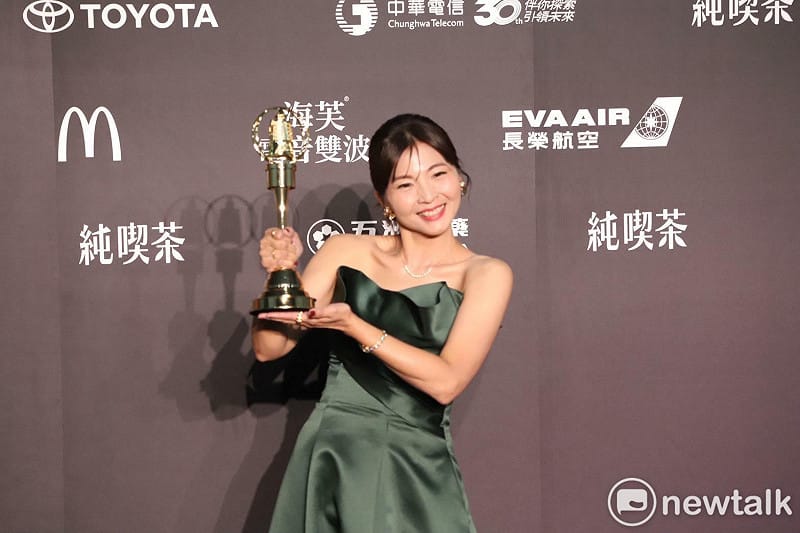 許琡婷奪金鐘「致詞狂講4分半」超時遭轟！本人急道歉喊話「盼增加感言時間」