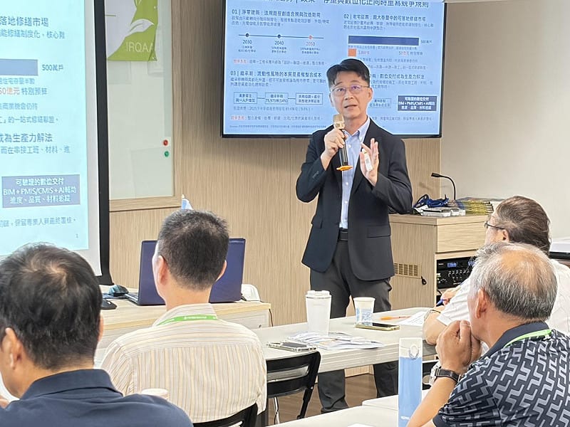 台灣建築中心林杰宏副執行長上課情形。&nbsp;&nbsp;&nbsp;圖：中華民國室內裝修品保協會/提供