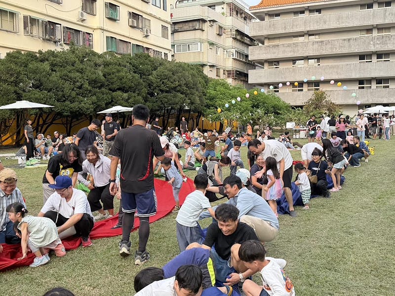 全場在奇異果老師帶動的親子遊戲中歡樂放電。&nbsp;&nbsp;&nbsp;圖：張以理競總／提供