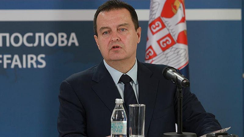  塞爾維亞內政部長達契奇（Ivica Dacic）宣布將國家安全威脅級別調升至最高等級「紅色」。 圖:翻攝自 X @eha_medya 