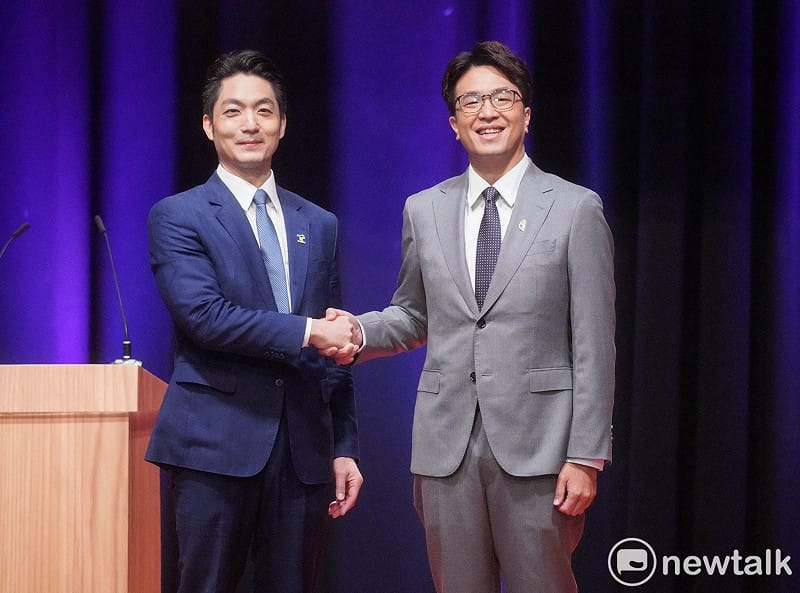 台北市長蔣萬安(左)、民進黨台北市長候選人沈伯洋(右)今天進行辯論。 圖:張良一 / 攝 台北市長蔣萬安(左)、民進黨台北市長候選人沈伯洋(右)今天進行辯論。 圖:張良一 / 攝