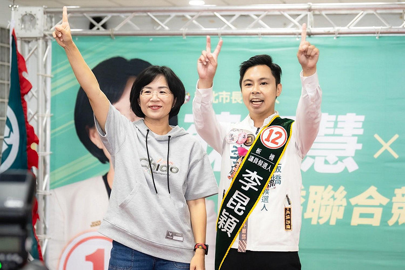 蘇巧慧期盼李昆穎的工程專業背景可以推動板橋未來發展更進步。&nbsp;&nbsp;&nbsp;圖：蘇巧慧競總提供