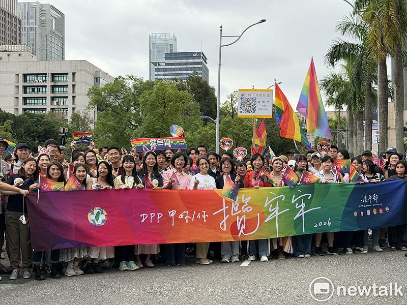 第24屆同志大遊行今天登場，民進黨性平部由副總統蕭美琴領軍，以及民進黨新北市長候選人蘇巧慧及綠委、台北市與新北市議員、候選人一同參與。&nbsp;&nbsp;&nbsp;圖：金大鈞/攝