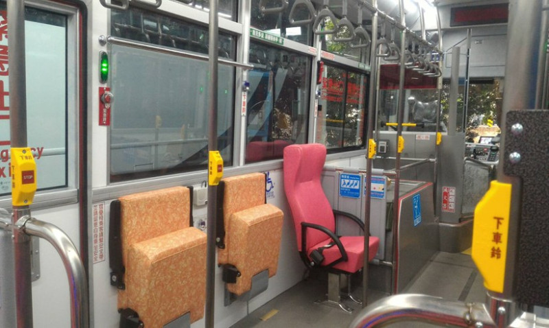 基隆公車內部。   圖：基隆市公車處 / 提供