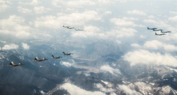 美國與韓國正在進行有史以來最大空中聯合軍事演習「警戒王牌」，隨時準備掃平朝鮮。圖為資料照片。   圖：翻攝美軍太平洋司令部官網