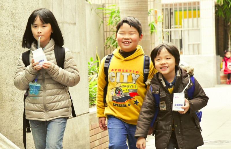 台灣營養基金會最新「2017學童奶類攝取情形調查」出爐，近八成五攝取不到1.5份奶   圖:台灣營養基金會／提供