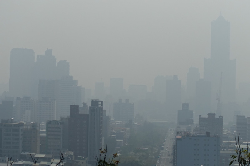 高雄市冬季空汙問題嚴重。   圖 : 翻攝自地球公民基金會