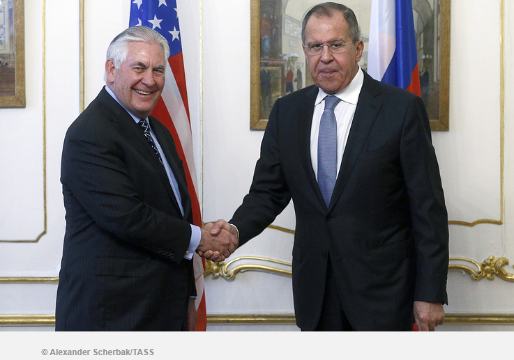 俄羅斯外交部長拉夫羅夫（右）7日參加維也納會議，會晤美國國務卿提勒森，提到朝鮮希望與美對話。   圖：翻攝塔斯通訊社/ Alexander Scherbak