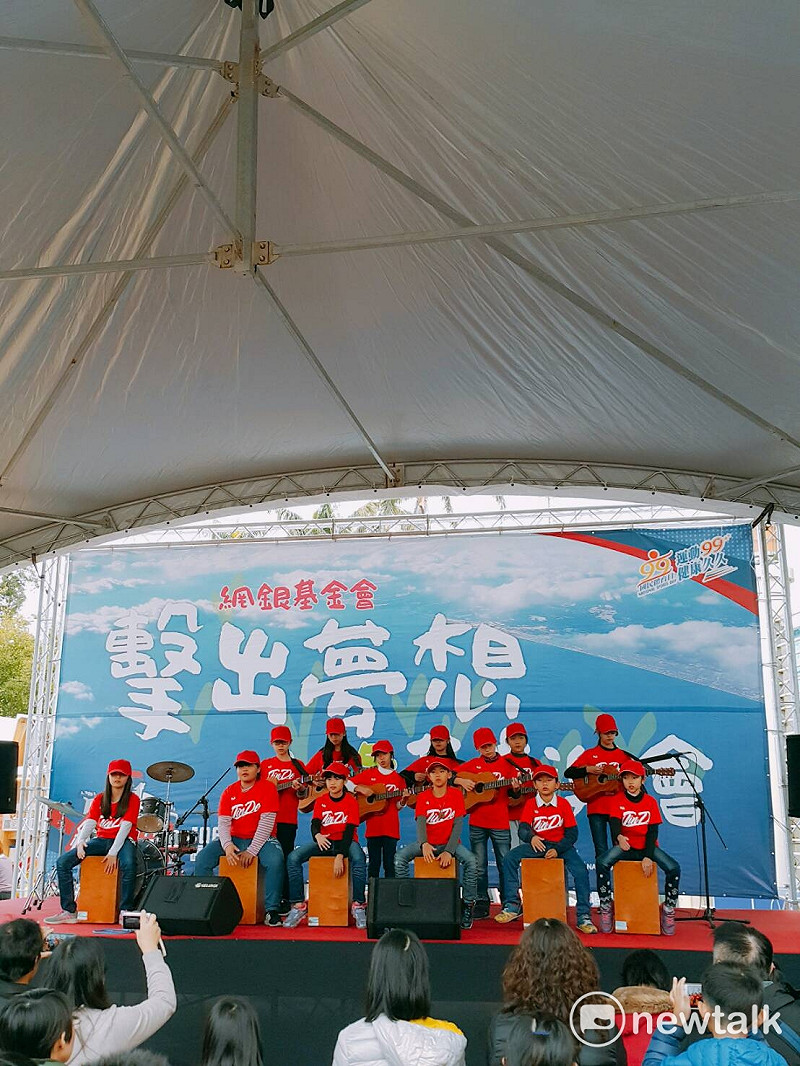 今日的「擊出夢想 小綠芽音樂會」熱鬧登場，由網銀基金會長期持續推動之音樂扶助方案的學童們為大家帶來一場豐富動人的聽覺饗宴。&nbsp;&nbsp;&nbsp;圖：網銀基金會／提供