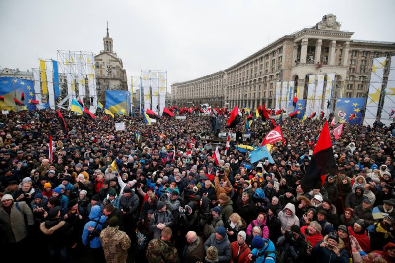烏克蘭上萬民眾在基輔市示威遊行，聲援被捕的反對派領袖薩卡希維利。   圖：翻攝薩卡希維利臉書