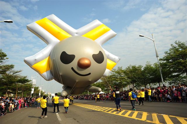 OPEN!大氣球遊行己邁向第10年，是國最具指標性的大型的親子活動之一，更是亞洲唯一的大氣球遊行。   圖：高雄市新聞局提供
