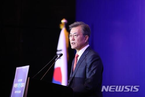 文在寅今天抵達北京，14日將出席韓中經濟貿易夥伴會議開幕儀式，下午將與習近平會談，這是文在寅上任後與習近平的第3次會晤。   圖：翻攝自環球網