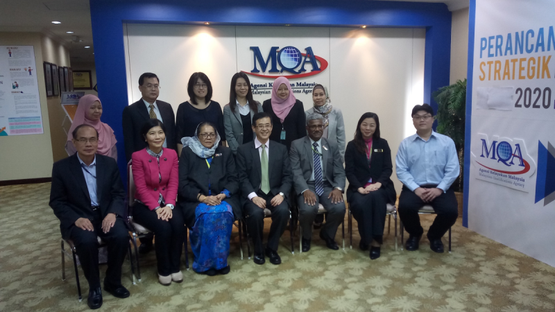 教育部訪問馬來西亞學術鑑定機構（MQA），了解學生學習歷程檔案的教育篩選機制。   圖:教育部／提供