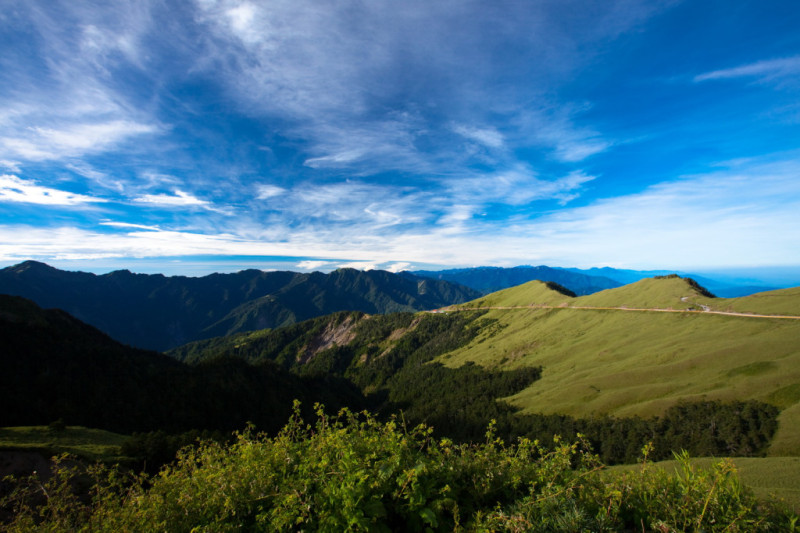 武嶺海拔3275公尺，除了西側有部份遮蔽外，四周山線盡收眼底。   圖：太魯閣國家公園網站提供